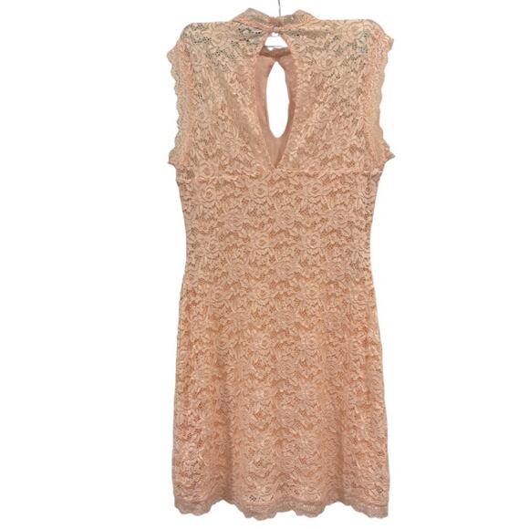 BEBE Vintage Pale/Light Pink Lace High-Neck Key-Hole Mini Dress, Size Medium - Picture 3 of 15